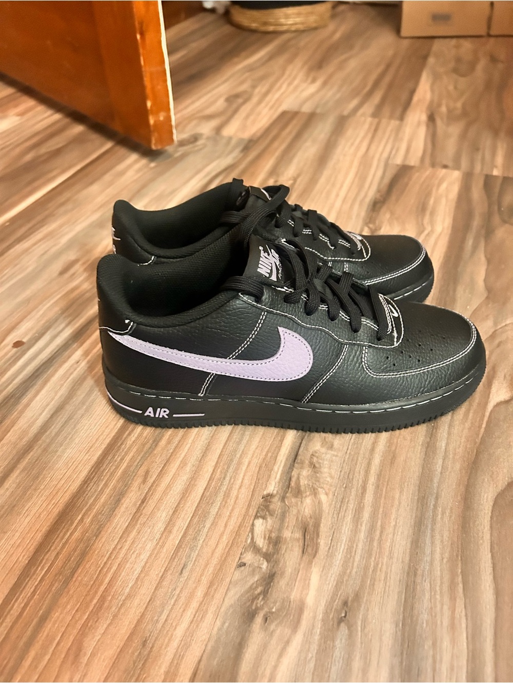 Nike Black Low-Top Sneakers with Light Purple Swoosh